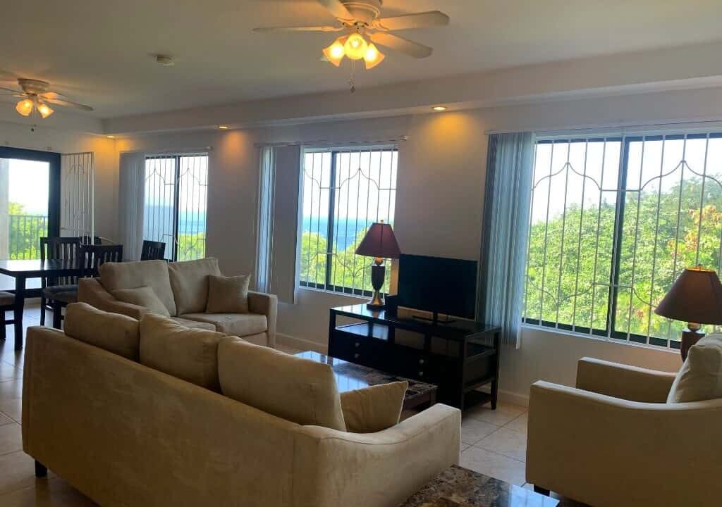 Manor By The Sea 3 Bed - 3 Bath Living Area-min